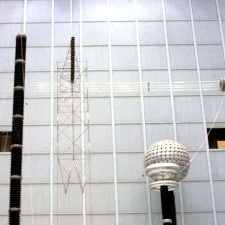 Expérience en laboratoire sur une ligne à courant continu, 1982.