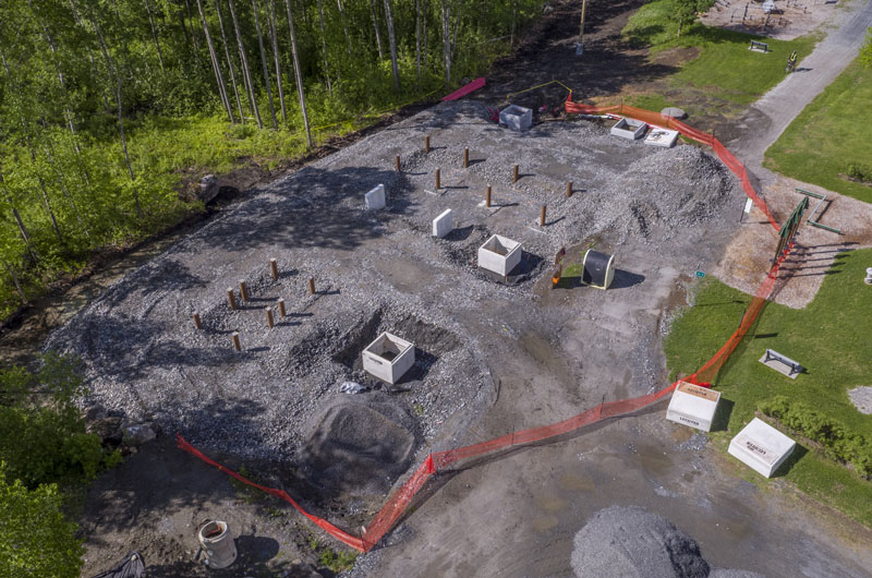 Avancement de la construction du poste électrique du microréseau.