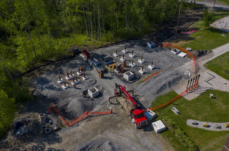 Avancement de la construction du poste électrique du microréseau.