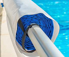 Toile solaire pour piscine.