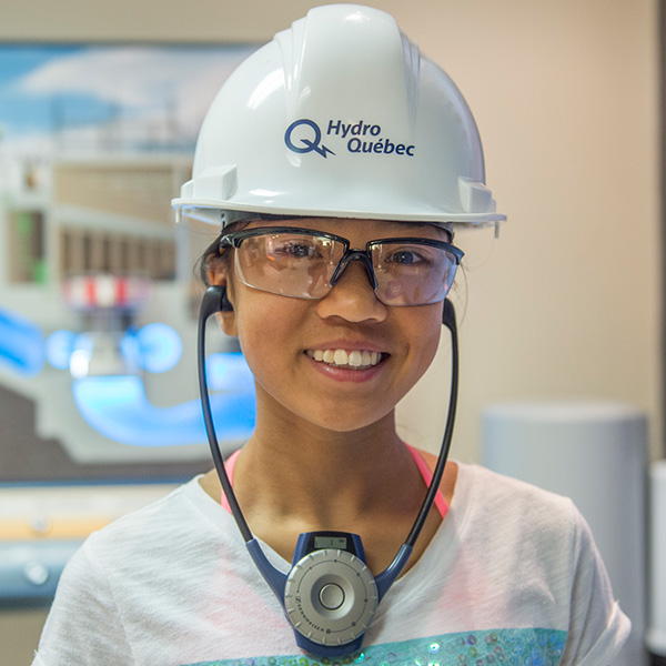 Jeune femme prête pour la visite !