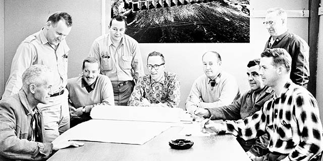 Équipe d’ingénieurs en réunion à Carillon.