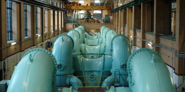 Vue de la salle des turbines à axe horinzontal.