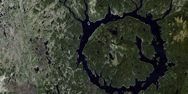 Vue satellite du réservoir Manicouagan et de l’île René-Levasseur. 