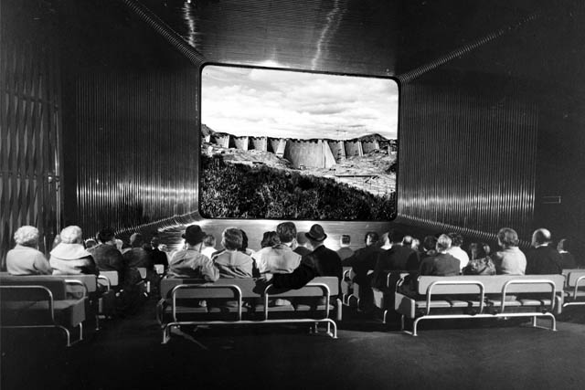 Projection en direct du chantier de Manic-5 dans l’un des pavillons de l’Expo 67.