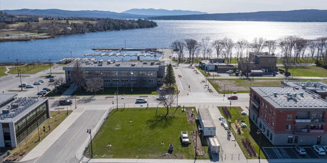 Vue aérienne du centre-ville de Lac-Mégantic.