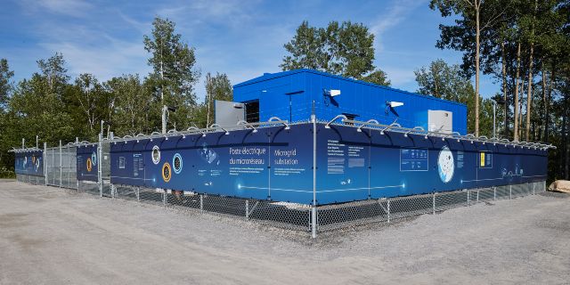 Vue du poste électrique et du système de stockage d’énergie EVLO.