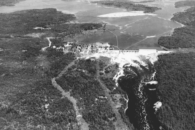 Les centrales Chelsea et des Rapides-Farmer en avant-plan.