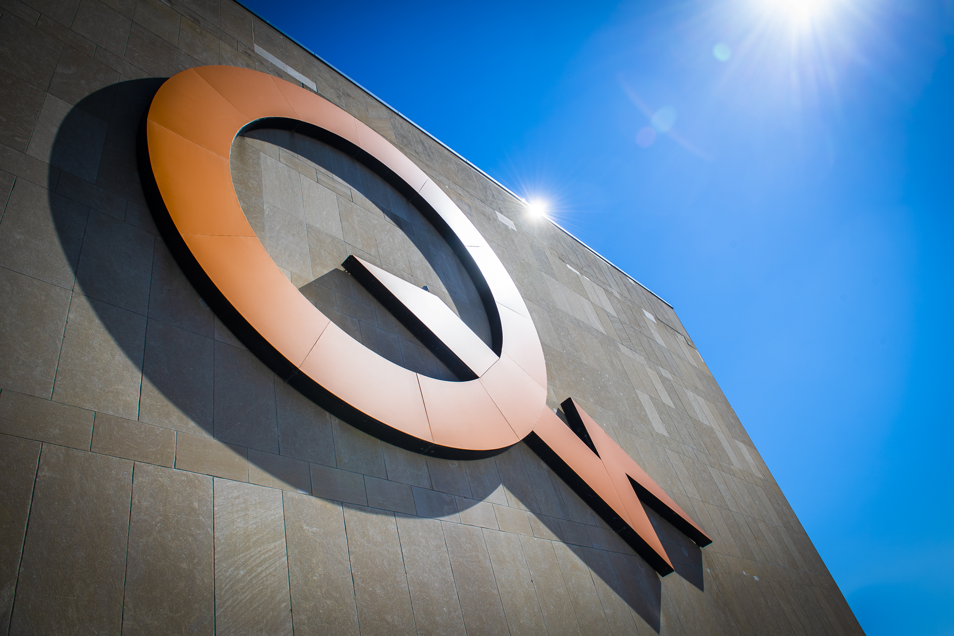 L’enseigne d’Hydro-Québec sur le toit de l’édifice Jean-Lesage.